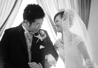 洋装の結婚写真